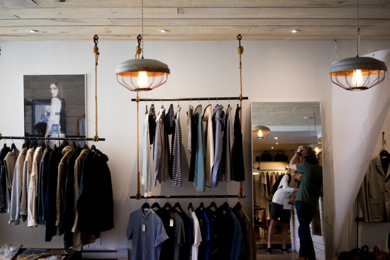 magasin-STE MAXIME-min_clothing_store_shop_boutique_men's_fashion_clothes_business_retail_shopping-1062572